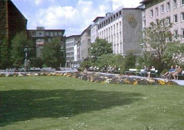 Altstädter Kirchplatz mit dem Leinenweberdenkmal
