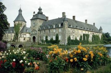 Schloss Anholt, Vorburg mit im II. Weltkrieg beschädigter Gebäudepartie