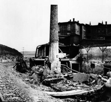 Möhnekatastrophe: Zerstörte Fabrikanlage der Firma Brockelmann, Jäger und Busse nach dem 17.05.1943