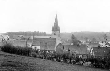 Drolshagen mit St. Clemens-Kirche, um 1926?