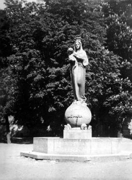 Marienbrunnen auf dem Altstädter Marktplatz (1)