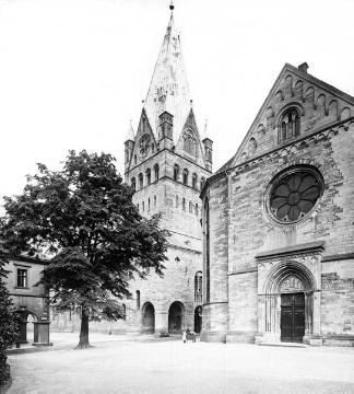 Turm der St. Patrokli-Kirche und Teilansicht der St. Petri-Kirche, Aufnahmedatum der Fotografie ca. 1913.