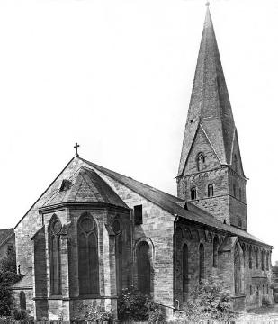 Pfarrkiche Alt-St. Thomae (Ostansicht): Apsis mit frühgotischen Maßwerkfenstern, Aufnahmedatum der Fotografie ca. 1913.