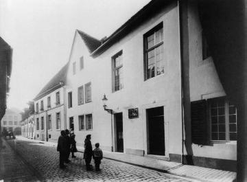 Blick durch die Grüne Gasse mit dem ehemaligen Wohnhaus der Fürstin Amalia von Gallitzin (rechts)