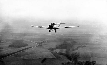 Verkehrsflugzeug vom Typ Junkers F 13 im Flug