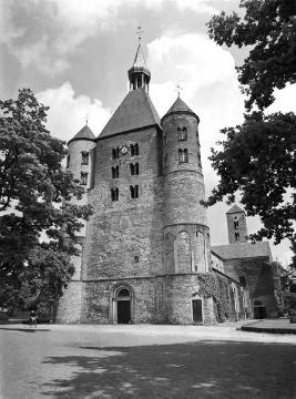 St. Bonifatius-Kirche: Westbau mit Mittelturm und Treppentürmen (ehem. Stiftskirche in Freckenhorst)