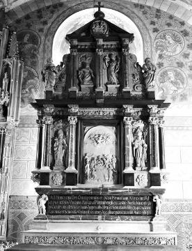 St. Bonifatius-Kirche: Ehemaliger Hochaltar und Epitaph der Äbtissin Maria von Plettenberg (1646)