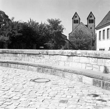 Blick von der Pfalz auf die ev. Abdinghof-Kirche von Osten