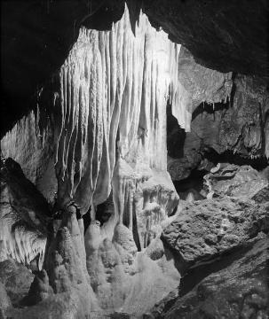 Der "Wasserfall" - Blick in die Attendorner Tropfsteinhöhle (Atta-Höhle), entdeckt 1907, Naturdenkmal