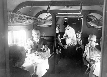 Speiseservice für die Fluggäste einer Junkers G. 31, Großflugzeug für 15 Passagiere