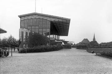 Galopprennbahn Gelsenkirchen-Horst, Tribünengebäude, August 1916