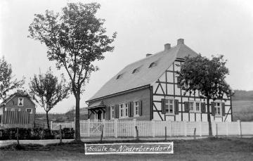 Schule Niederberndorf, Gmde. Schmallenberg, undatiert, 1920er Jahre?