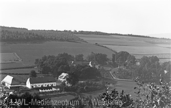 12_409 Slg. Franz Dempewolff: Dorfleben im Schmallenberger Sauerland 1912-1940er Jahre