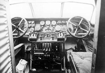 Instrumententafel im Cockpit einer Junkers G. 31, Großflugzeug für 15 Passagiere