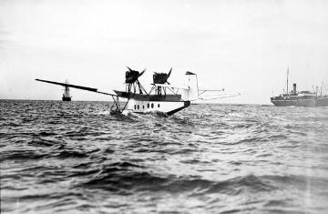 Gewassertes Flugboot vom Typ "Robbe II" der Rohrbach-Metall-Flugzeugwerke
