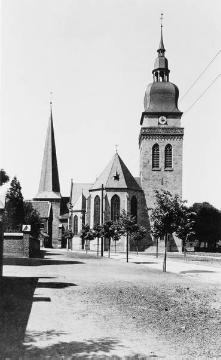 Datteln, Dorfstraße mit Pfarrkirche St. Amandus, um 1915? Vergleichsaufnahme von 2012 siehe Bild 11_3007