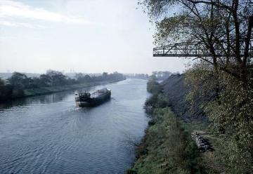 Frachtschiff auf dem Rhein-Herne-Kanal