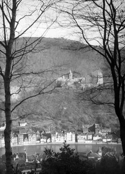 Blick über die Lenne auf Stadt und Burg Altena