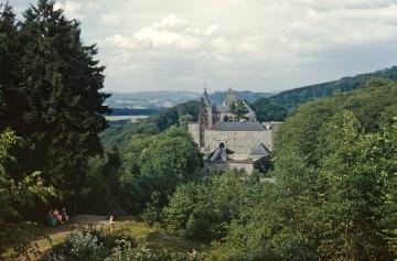 Burg Schnellenberg mit Blick in die Landschaft