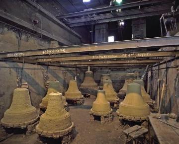 Glockengießerei Petit & Edelbrock, Hauptstraße: Lehmgussformen in der Glockengrube