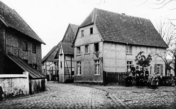 Dorfstraße in Ahsen, 1920?