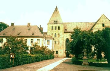 Seitenansicht der Pfarrkirche St. Cosmas und Damian in Liesborn, ehemalige Klosterkirche