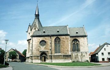 Südliche Gesamtansicht der Kirche St. Nikolaus, sogenannte Nikolaikapelle, in Obermarsberg