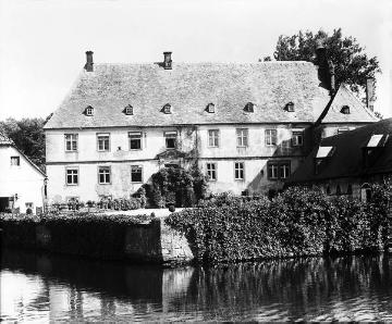 Schloss Tatenhausen bei Bokel, südliche Teilansicht mit Gräfte