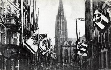 "Kaisertage" in Münster, 1907: Festbeflaggung auf dem Prinzipalmarkt anlässlich des Besuches Kaiser Wilhelms II. Im Hintergrund: Lamberti-Kirche. [Postkarte, Verlag J. Stehr & R. Knuffmann, Krefeld]