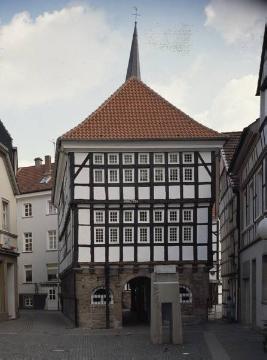 Das alte Rathaus, Renaissancefachwerk 1576 erbaut auf den Bruchsteinmauern der einstigen Markthalle