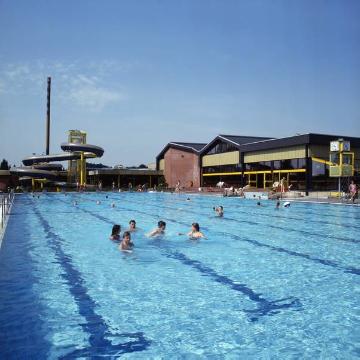 Das Aaseebad, eröffnet 1982: Erlebnisbad mit 100 m langer Wasserrutsche