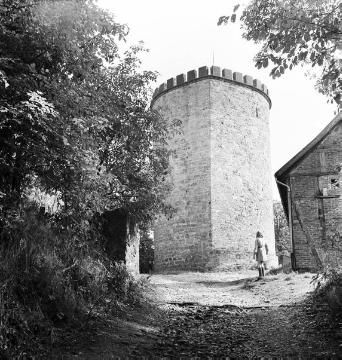 Bergfried von Burg Ravensberg, Anlage um 1100 errichtet, verfallen im 18. Jahrhundert