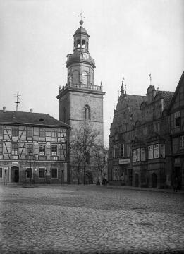 Rinteln-Altstadt, um 1940?: Marktplatz mit historischem Rathaus (rechts), Kirchturm von St. Nikolai und Hauptwache (später Bürgerhaus), Aufnahme undatiert