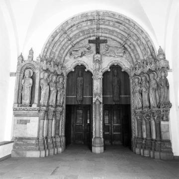 St. Liborius Dom: Figurenportal (um 1250) im Paradies