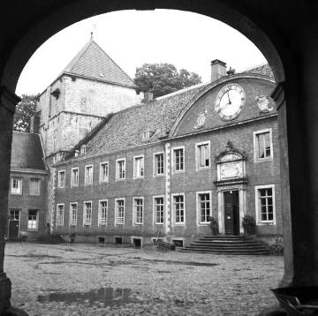Schloss Rheda, Hofseite: Haupttrakt und Bibliotheksturm