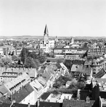 Ortsansicht mit Blick auf den St. Liborius-Dom und die Abdinghof-Kirche (vom Hotel Arosa aus)