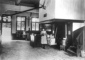 Flettküche des 18. Jahrhunderts auf Hof Everwandt, Bauerschaft Dackmar bei Sassenberg, um 1914.