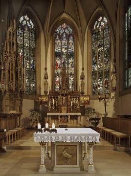 Kath. Pfarrkirche St. Magnus, Chorraum mit Altar