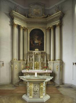 Kath. Pfarrkirche St. Johannes Baptist, Altarraum mit Hochaltar