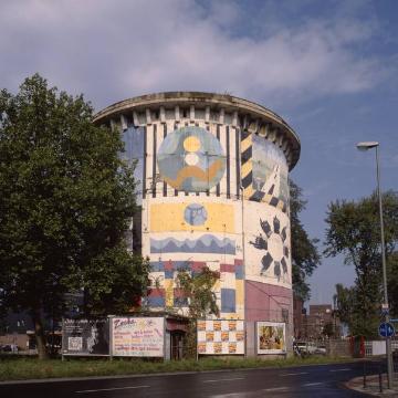 Ortsbildverschönerung: Bemalter Bunker an der Universitätsstraße
