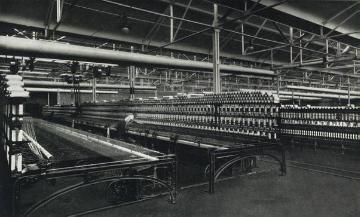 Spinnweberei F. A. Kümpers, gegr. 1886: Spinnhalle mit vollautomatischen Selfaktor-Spinnmaschinen, um 1935?