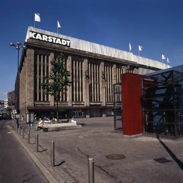 Hansaplatz, Nordseite: Kaufhaus Karstadt im ehemaligen Althoff-Gebäude (Kaufhaus von 1904-1963)