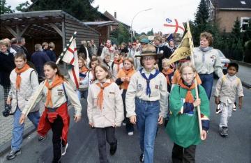 Festzug 850-Jahrfeier Nordwalde 2001: Gruppe der Deutschen Pfadfinderschaft Sankt Georg (DPSG)