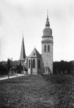 Kath. St. Amandus-Kirche, nachgewiesen seit 1147, 1945 in großen Teilen zerstört, bis 1949 wiedererrichtet