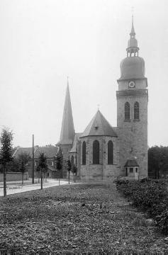Kath. St. Amandus-Kirche, nachgewiesen seit 1147, 1945 in großen Teilen zerstört, bis 1949 wiedererrichtet