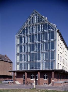 Speicherstadt Münster: Sanierter Speicher 9 der ehemaligen Winterbourne-Kaserne (1945-1994), Sitz der Westfälisch-Lippischen Vermögensverwaltungsgesellschaft (WLV) und des Ardey-Verlages