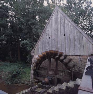 Wasserbetriebene Ölmühle auf Hof Schulte-Höping, Teil einer der bedeutendsten westfälischen Doppelmühlenanlagen aus dem 17. und 19. Jh., Rheiner Straße 205