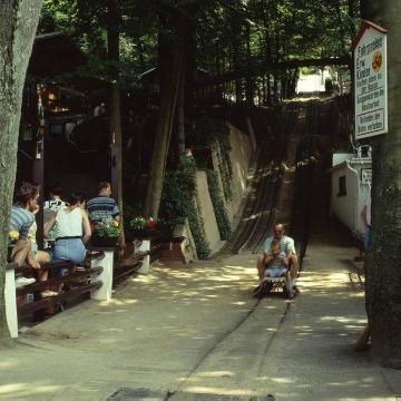 Sommerrodelbahn im Freizeitpark am Dörenther Berg, errichtet 1926 vom Bergmann Hermann Derhake