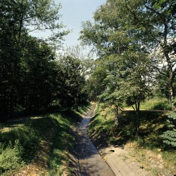 Offenes Kanalisationssystem: Die Emscher im betonierten Flussbett bei Brünninghausen/Blomke
