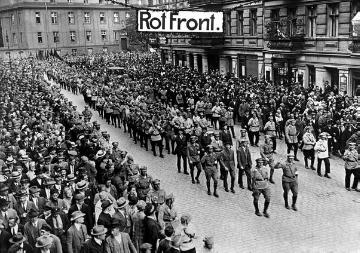 Weimarer Republik: Aufmarsch der "Rot-Front-Verbände'